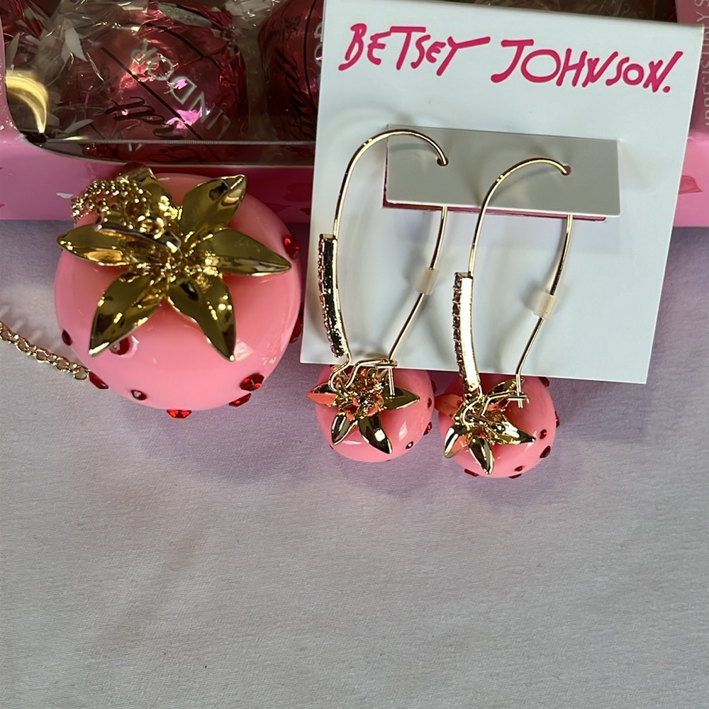 Betsey Johnson Strawberry Long Pendant Necklace & Strawberry Drop Earrings NWT - Picture 10 of 12